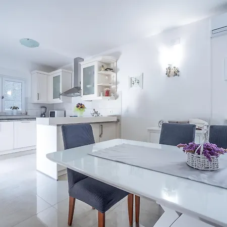 Sandrina Residences