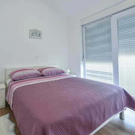 Sandrina Residences Apartmán *