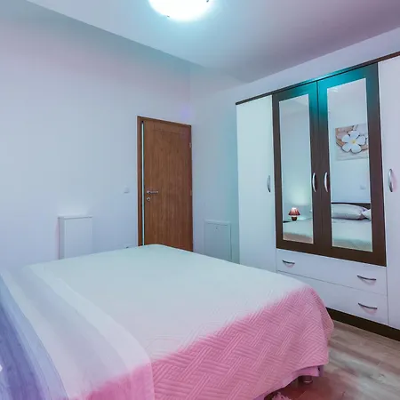 Sandrina Residences Apartmán *