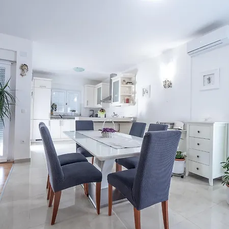 Sandrina Residences Apartment *