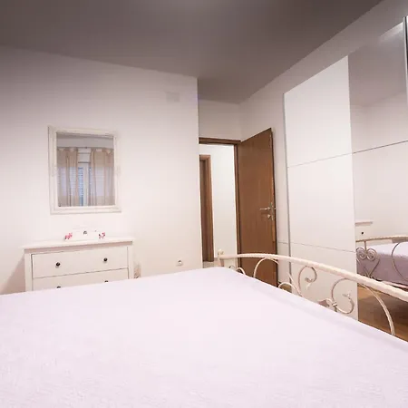 Apartment Sandrina Residences Vrsi