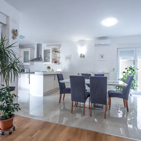 Sandrina Residences Vrsi