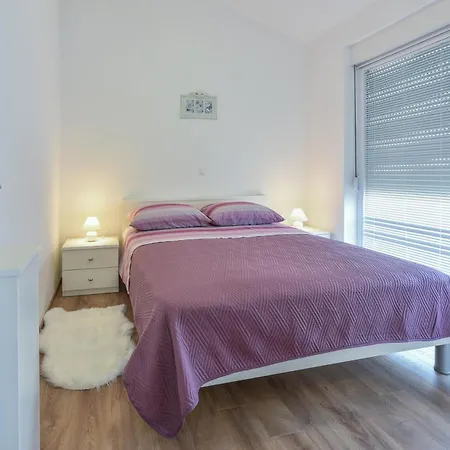 Apartment Sandrina Residences Vrsi