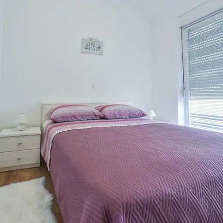 Lägenhet Sandrina Residences