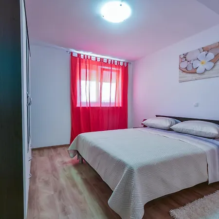 Lägenhet Sandrina Residences