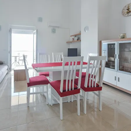 Lägenhet Sandrina Residences